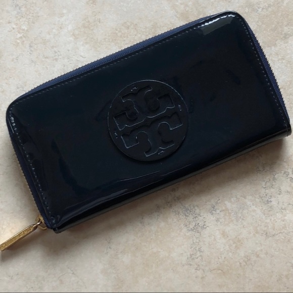 Tory Burch | Navy Patent Leather Zip Wallet - Picture 2 of 10